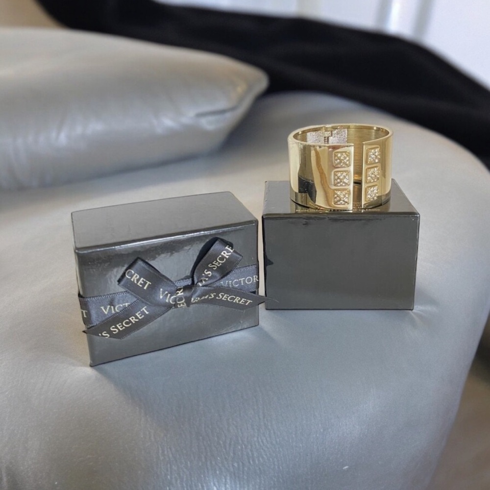 VTG Gold tone Victoria Secret Scandalous Cuff Bracelet - Picture 3 of 4